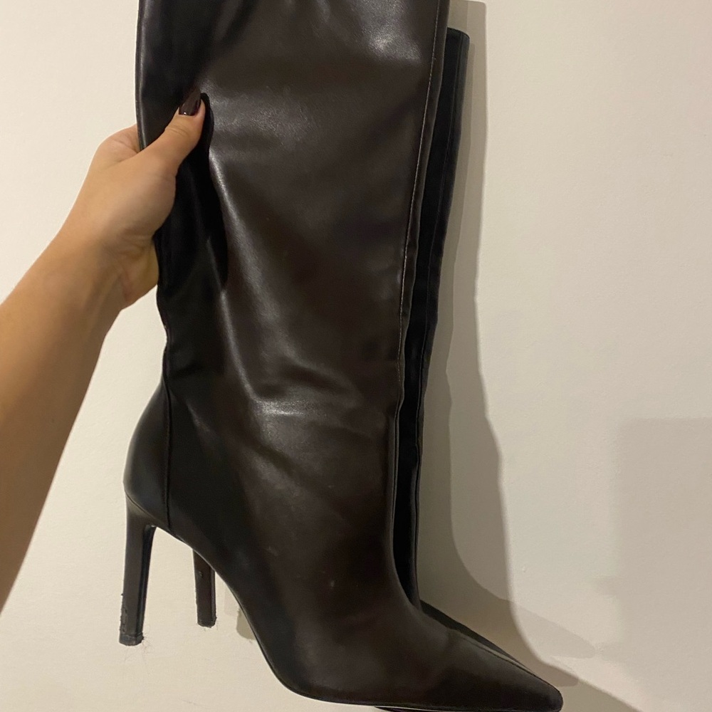 Elegant Black Knee-High Women's Boots